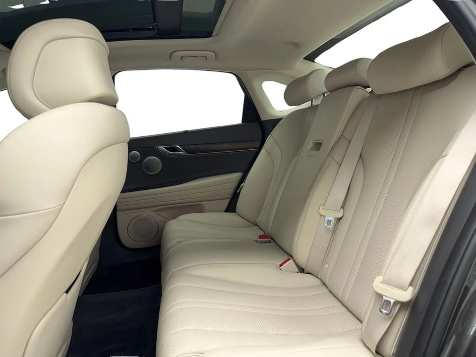 2022 Genesis G80 - Image 16 of 21