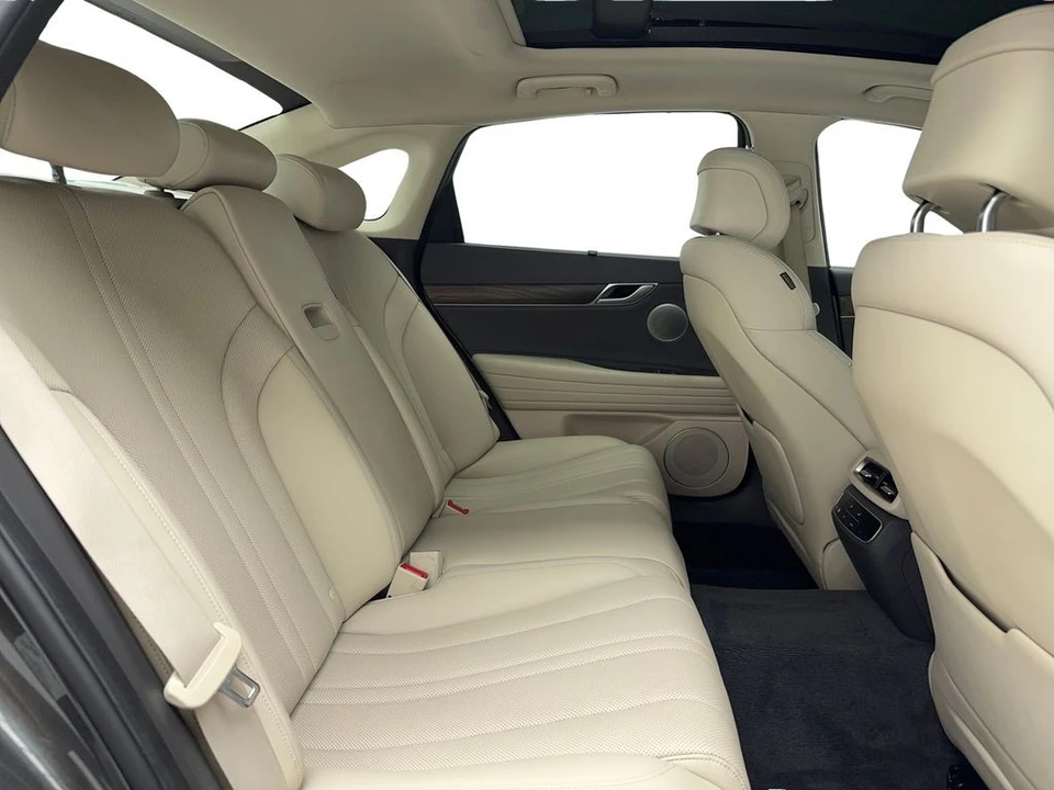 2022 Genesis G80 - Image 17 of 21