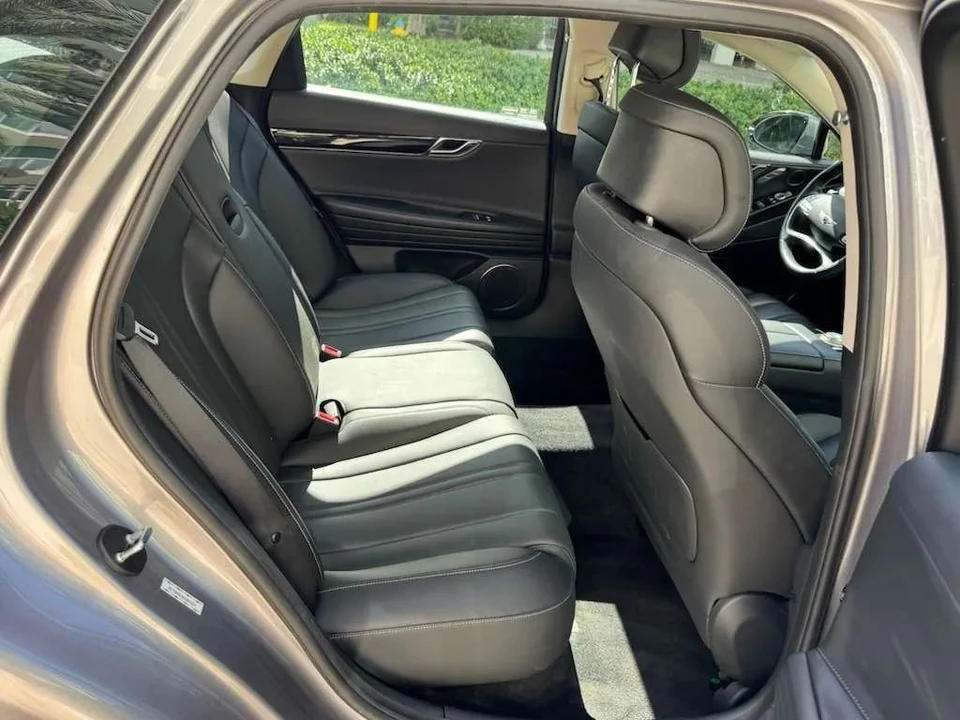 2022 Genesis G80 - Image 10 of 12