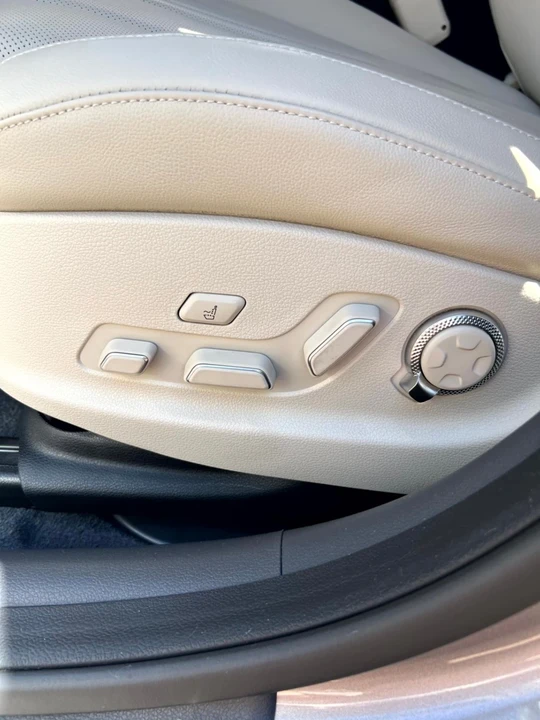 2022 Genesis G80 - Image 12 of 21