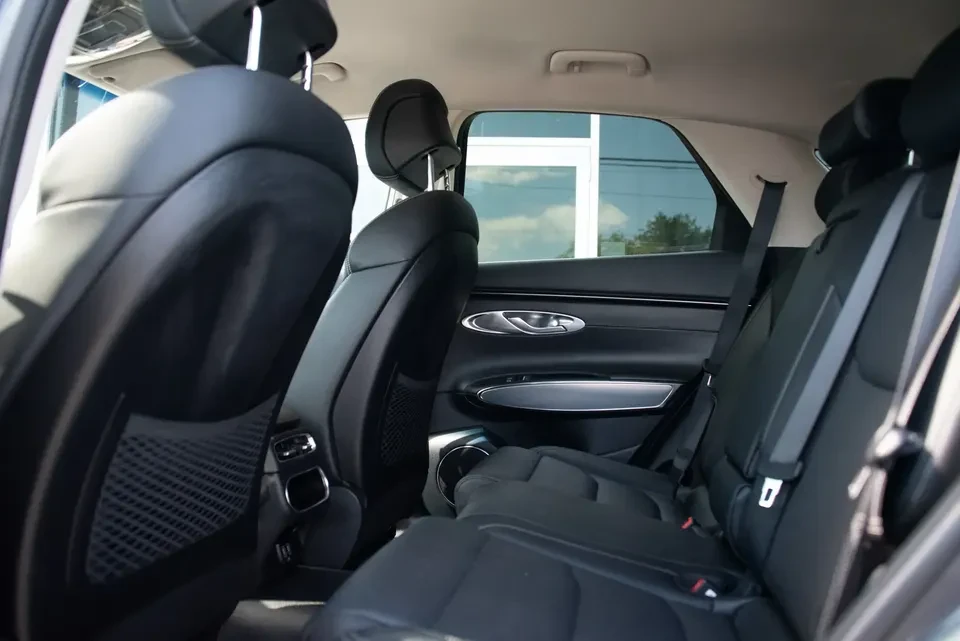 2022 Genesis GV70 - Image 7 of 8