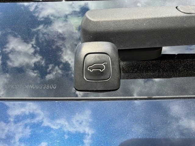 2022 Genesis GV70 - Image 17 of 21