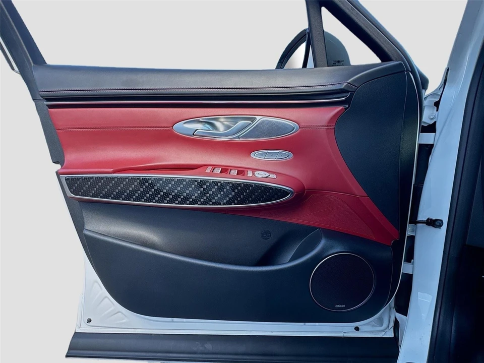 2022 Genesis GV70 - Image 16 of 21