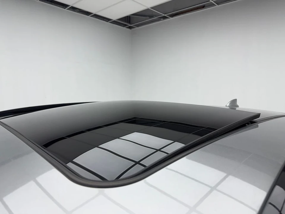 2022 Genesis GV70 - Image 18 of 21