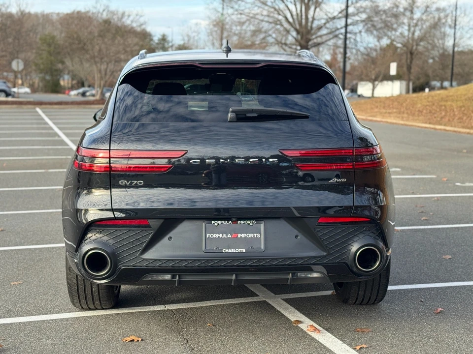 2022 Genesis GV70 - Image 10 of 12