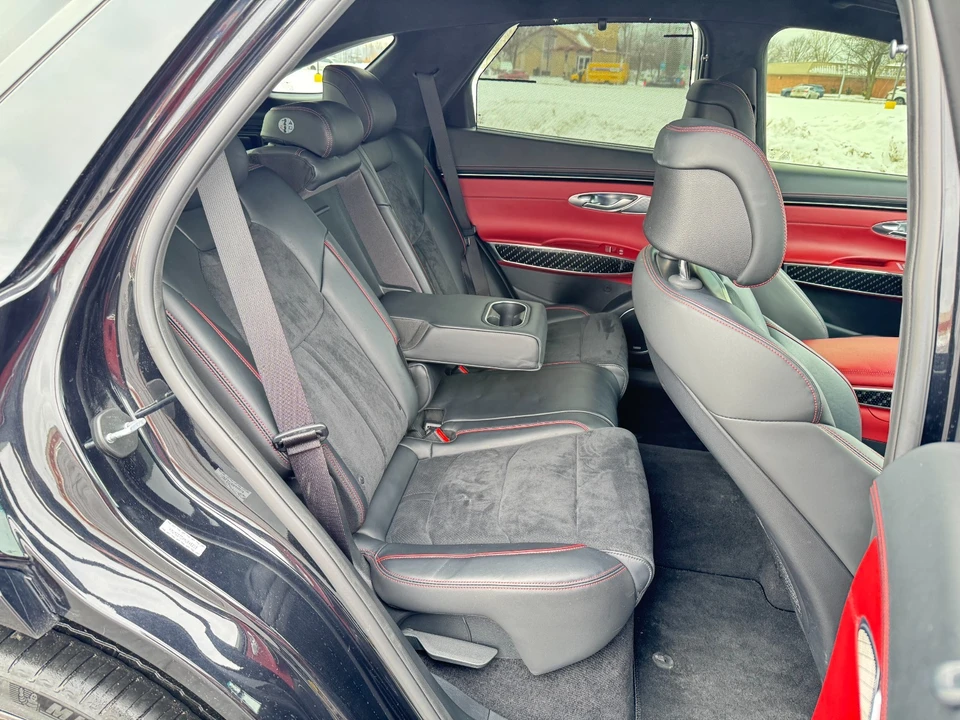 2022 Genesis GV70 - Image 11 of 21