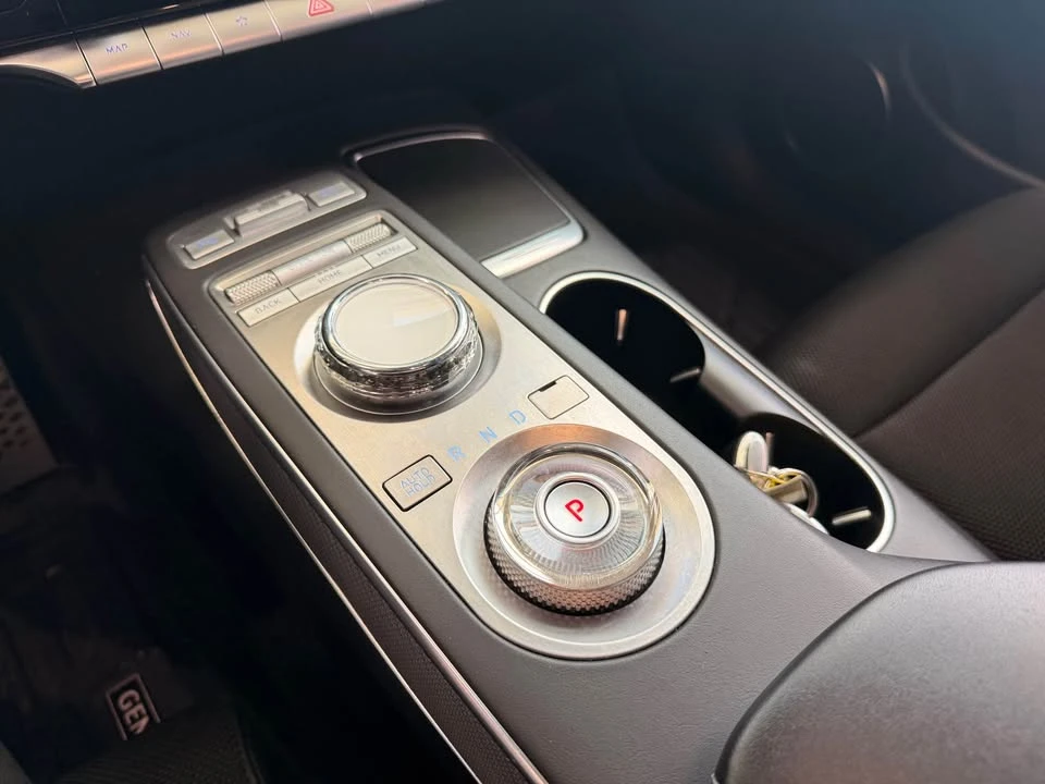 2022 Genesis GV70 - Image 13 of 18