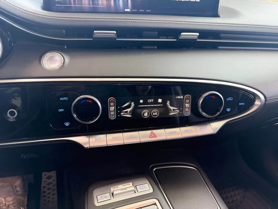 2022 Genesis GV70 - Image 15 of 18