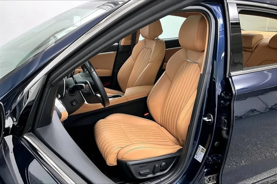 2022 Genesis G70 - Image 2 of 3