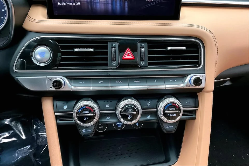 2022 Genesis G70 - Image 15 of 17