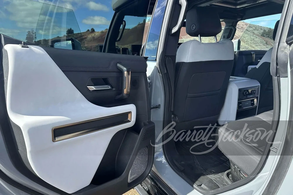 2022 Hummer - Image 12 of 31