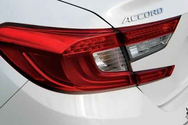 2022 Honda Accord 10th Gen - Image 20 of 21