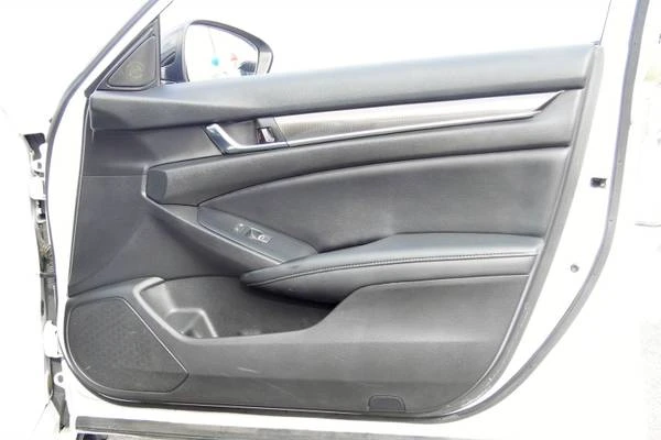 2022 Honda Accord 10th Gen - Image 9 of 21