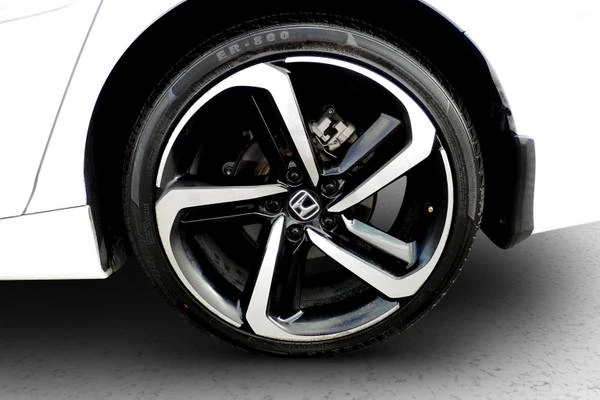 2022 Honda Accord 10th Gen - Image 18 of 21