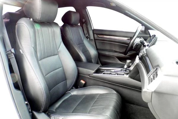 2022 Honda Accord 10th Gen - Image 10 of 21