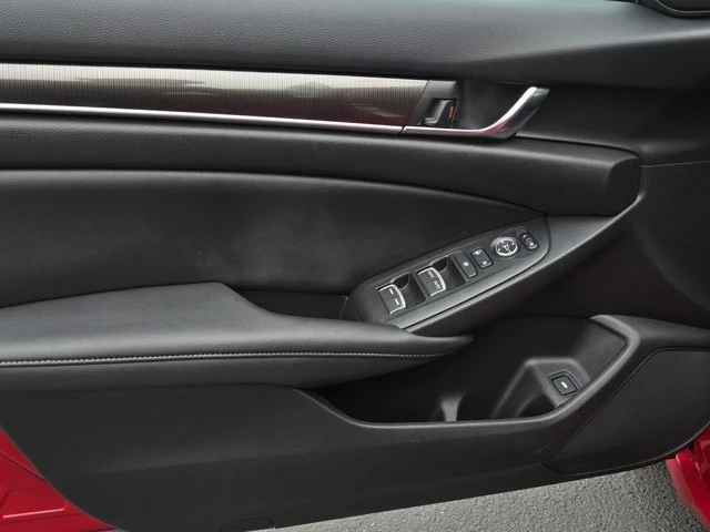 2022 Honda Accord 10th Gen - Image 9 of 12