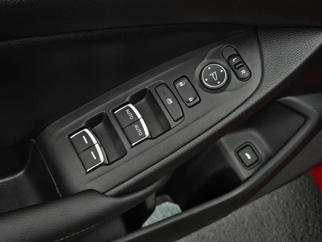 2022 Honda Accord 10th Gen - Image 10 of 12