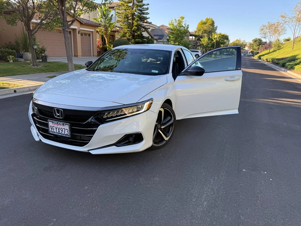 2022 Honda Accord 10th Gen - Image 8 of 13