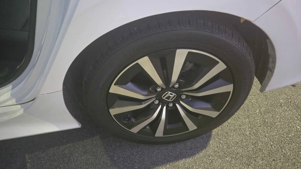 2022 Honda Civic 11th Gen - Image 9 of 14