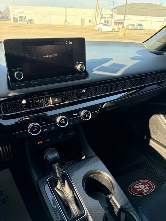 2022 Honda Civic 11th Gen - Image 13 of 21