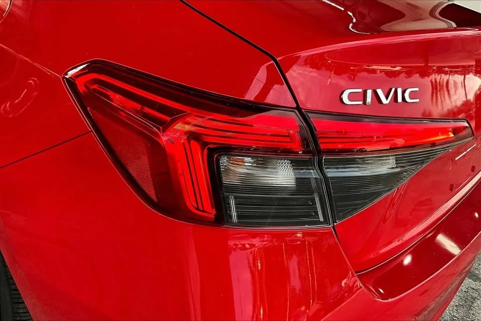 2022 Honda Civic 11th Gen - Image 15 of 18