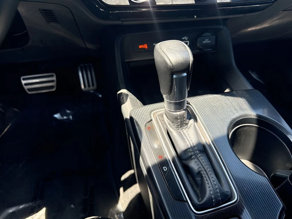 2022 Honda Civic 11th Gen - Image 15 of 31