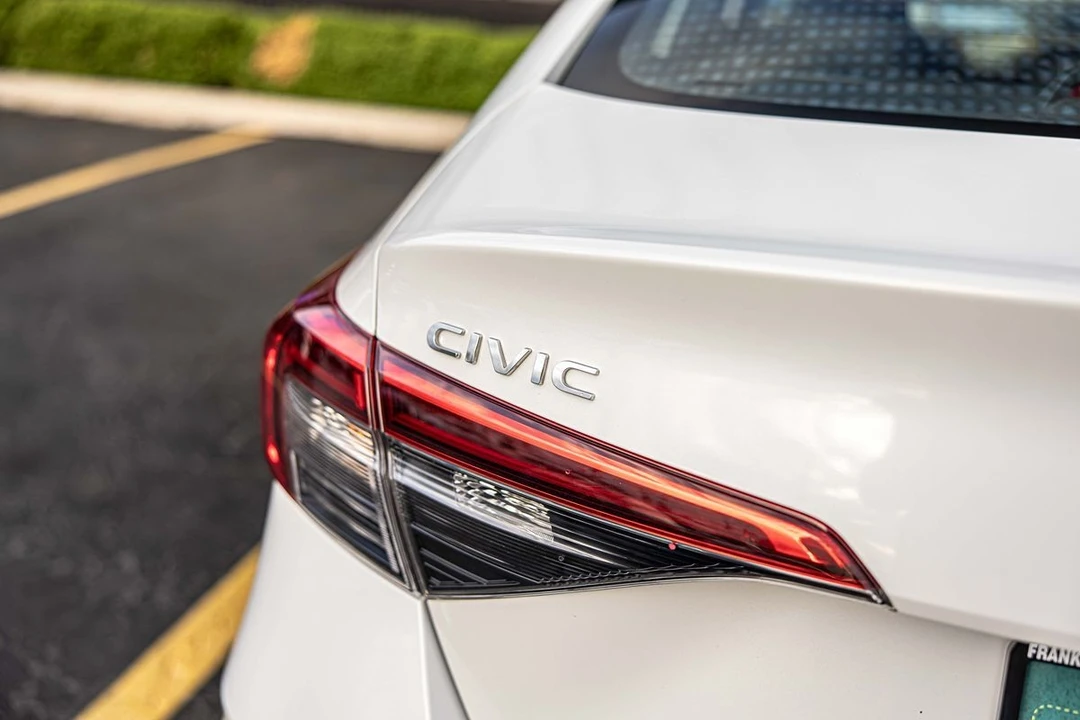 2022 Honda Civic 11th Gen - Image 15 of 31