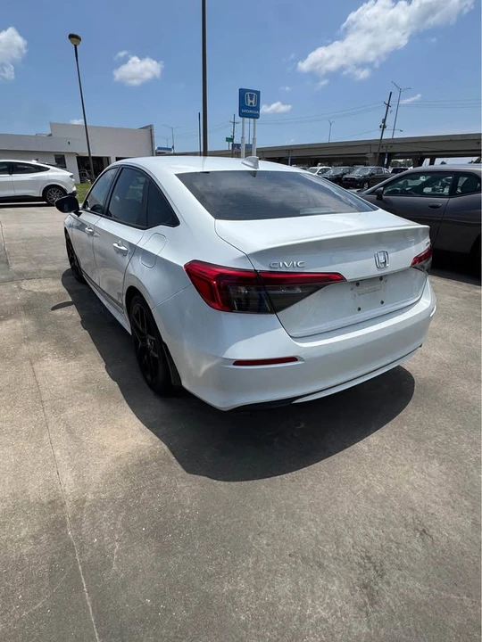 2022 Honda Civic 11th Gen - Image 8 of 9
