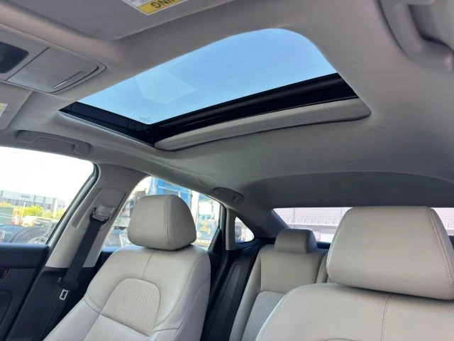 2022 Honda Civic 11th Gen - Image 9 of 24