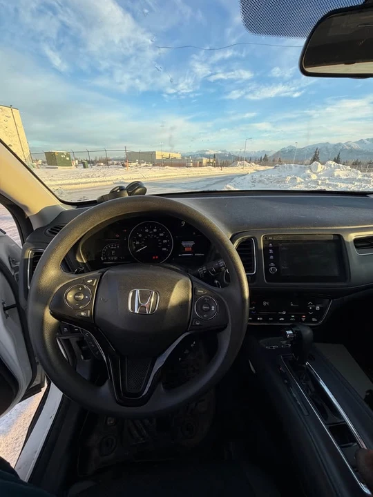 2022 Honda HR-V 3rd Gen - Image 8 of 10
