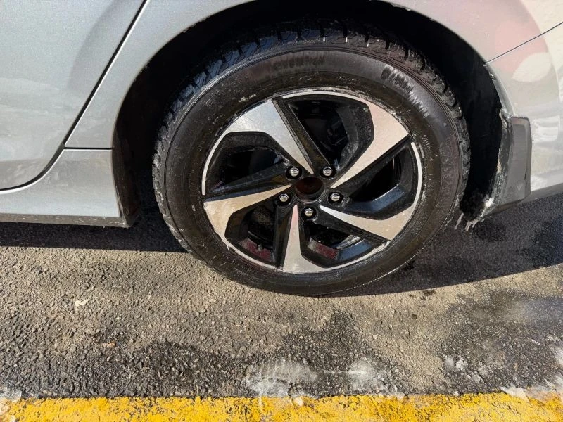 2022 Honda Insight 3rd Gen - Image 9 of 12