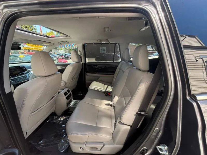 2022 Honda Pilot 3rd Gen - Image 11 of 12
