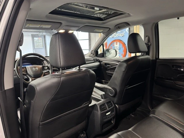 2022 Honda Pilot 3rd Gen - Image 14 of 21