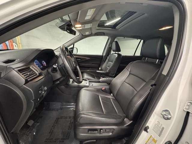 2022 Honda Pilot 3rd Gen - Image 15 of 21