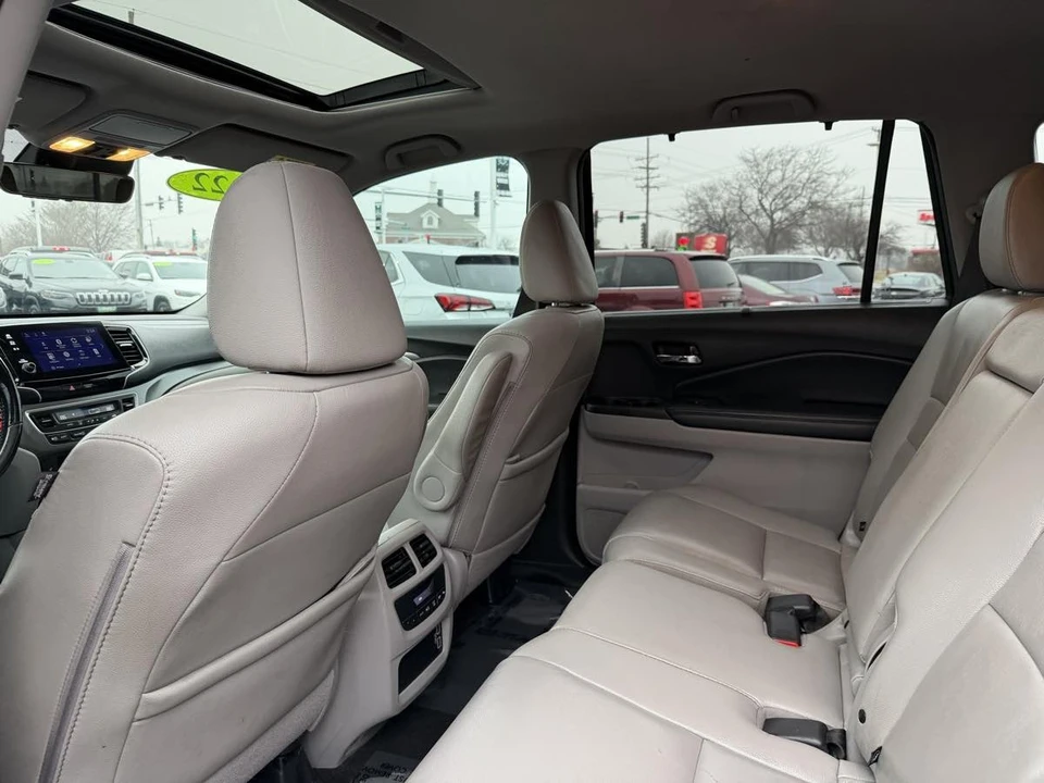 2022 Honda Pilot 3rd Gen - Image 19 of 21