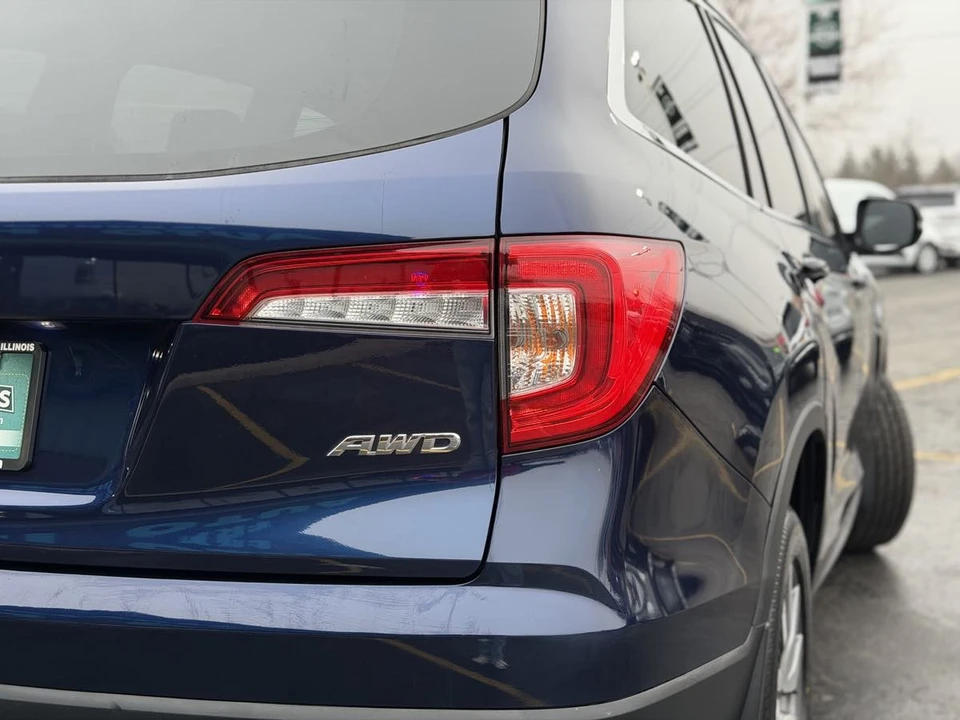 2022 Honda Pilot 3rd Gen - Image 15 of 21