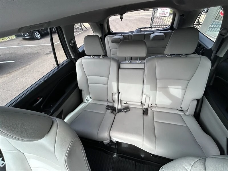 2022 Honda Pilot 3rd Gen - Image 17 of 21
