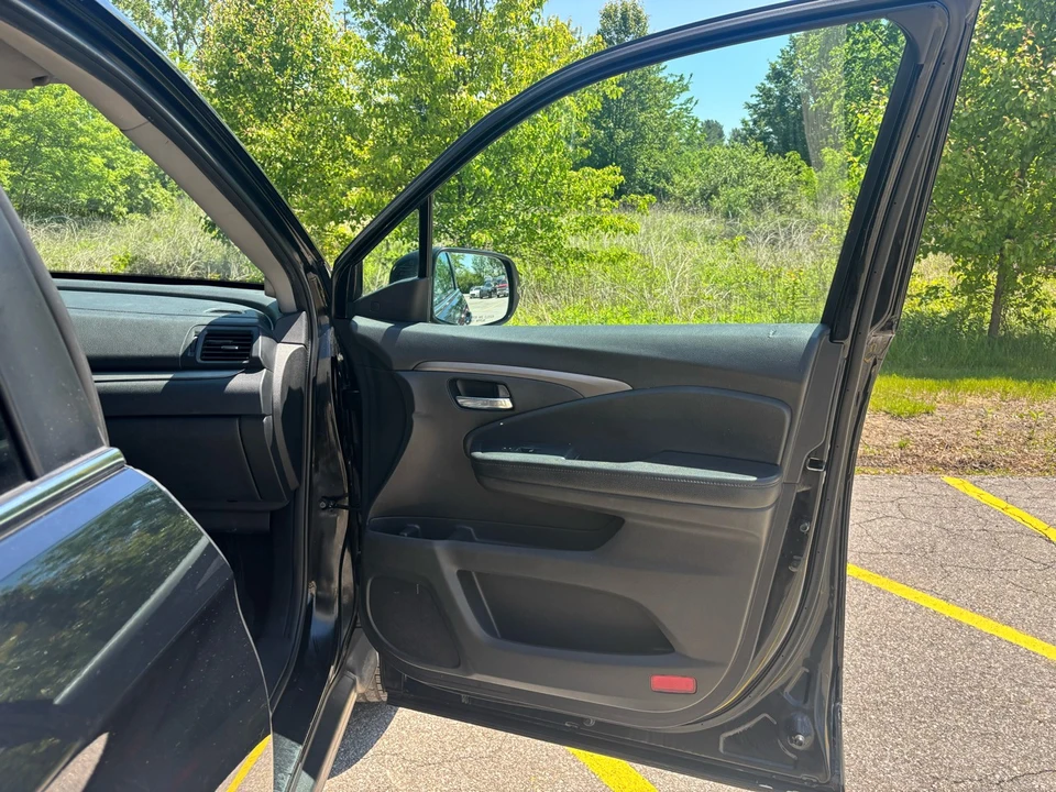 2022 Honda Pilot 3rd Gen - Image 19 of 21