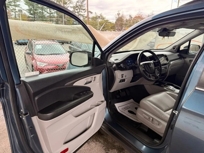 2022 Honda Pilot 3rd Gen - Image 10 of 12