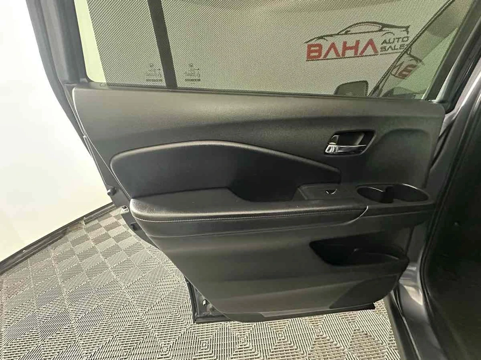 2022 Honda Pilot 3rd Gen - Image 17 of 21