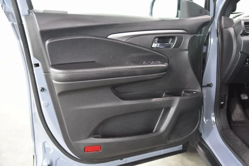 2022 Honda Pilot 3rd Gen - Image 9 of 12