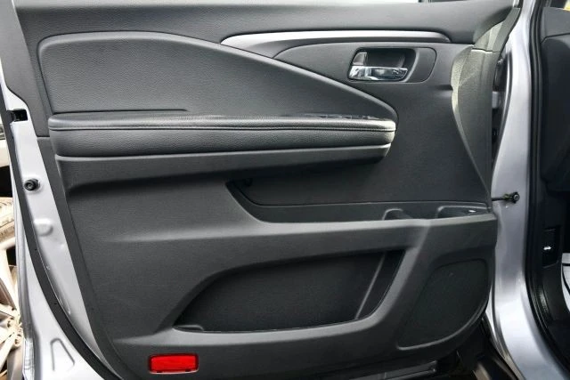 2022 Honda Pilot 3rd Gen - Image 9 of 21
