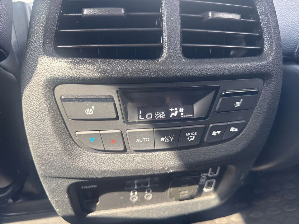 2022 Honda Pilot 3rd Gen - Image 14 of 21