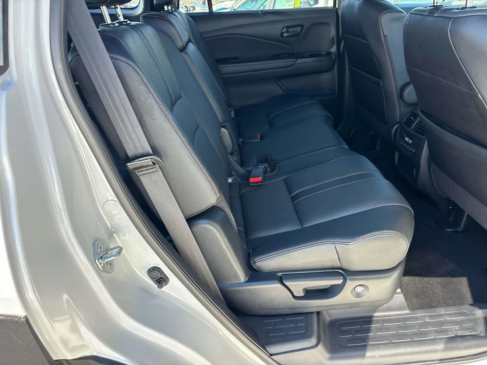 2022 Honda Pilot 3rd Gen - Image 19 of 21