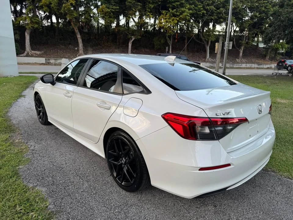 2022 Honda Civic 11th Gen - Image 10 of 13