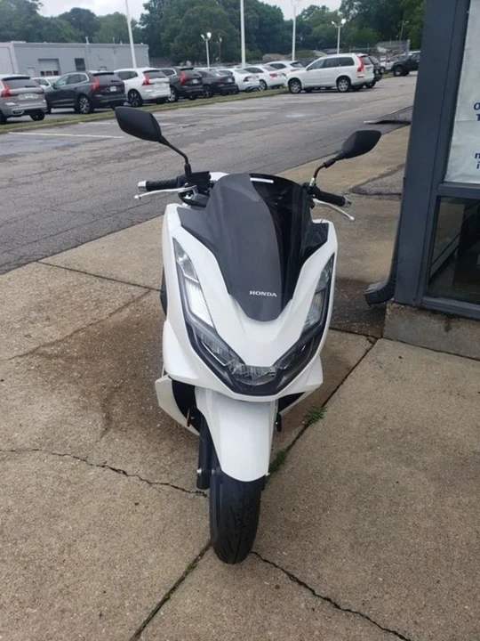 2022 Honda Motorcycles - Image 2 of 4