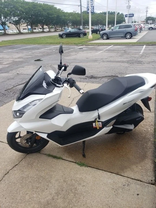 2022 Honda Motorcycles - Image 3 of 4