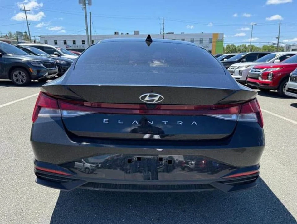2022 Hyundai Elantra - Image 10 of 11