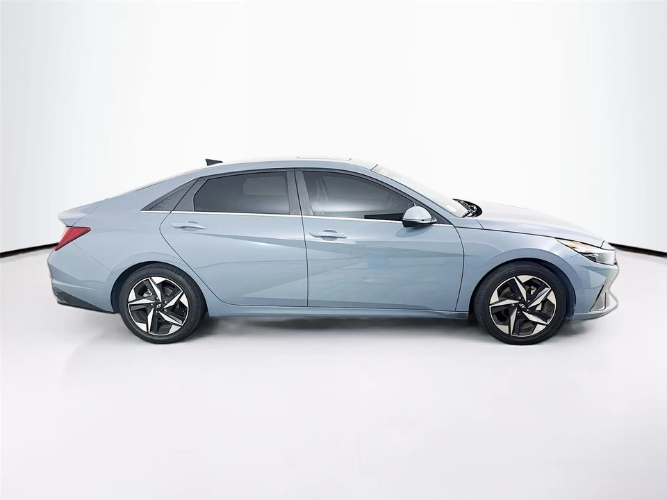 2022 Hyundai Elantra - Image 2 of 14
