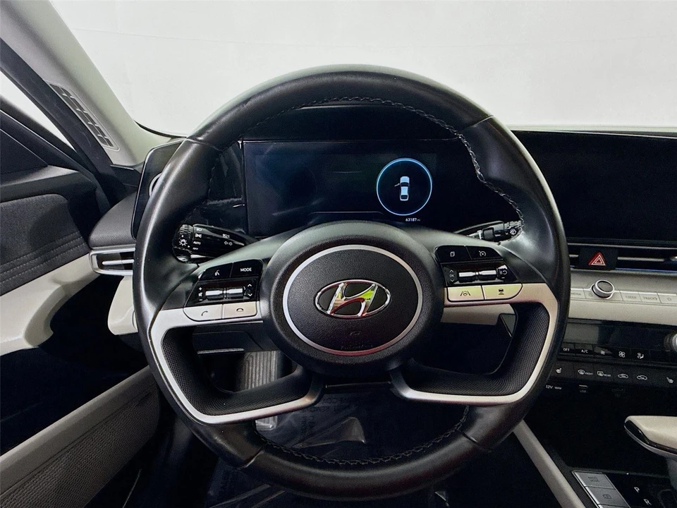 2022 Hyundai Elantra - Image 11 of 21